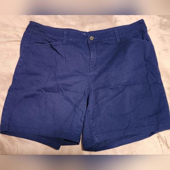 St. John's Bay Deep Blue Women's Bermudas - Picture 1 of 3